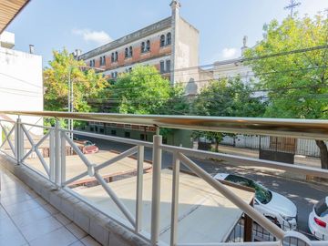VENTA DÚPLEX C/COCHERA, JARDÍN, QUINCHO EN ALMAGRO