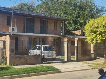 VENTA CASA DE 3 DORMITORIOS ZONA ARGUELLO