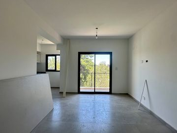 VENTA DEPTO 2 AMB C/TERRAZA Y COCHERA- ITUZAINGÓ