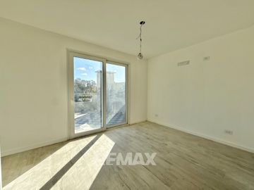 VENTA CASA DUPLEX, 3 DORM, C/JARDIN. PILAR