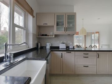 CASA EN VENTA, ALTOS DE PILAR. PILAR