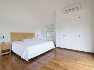 CASA EN VENTA, ALTOS DE PILAR. PILAR