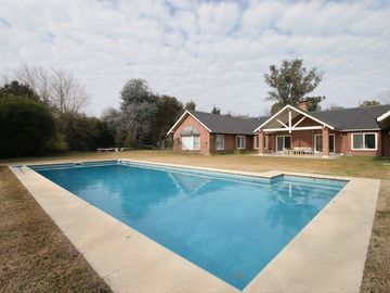 CASA EN VENTA, ALTOS DE PILAR. PILAR