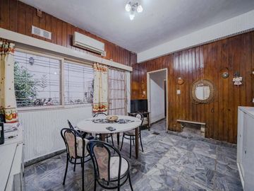 VENTA CASA 4 AMBIENTES VERSALLES