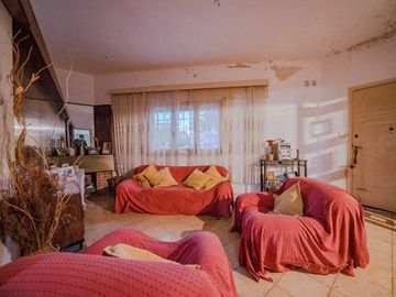 VENTA CASA 4 AMBIENTES VERSALLES