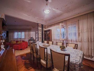 VENTA CASA 4 AMBIENTES VERSALLES