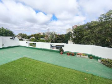 Departamento de 3 amb, tipo PH, 2do por escalera.