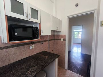 Departamento de 3 amb, tipo PH, 2do por escalera.