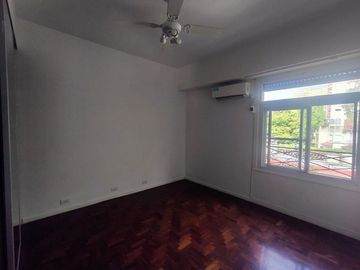 Departamento de 3 amb, tipo PH, 2do por escalera.