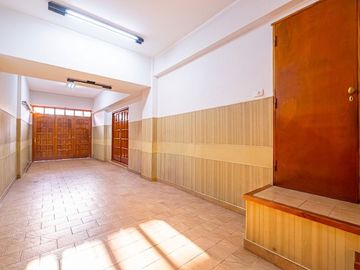 VENTA DOS CASAS EN PLENO CENTRO DE VALENTIN ALSINA