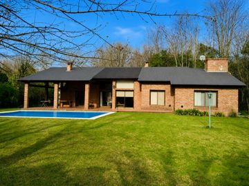 Venta Casa 4 amb Pileta Club de Campo La Martona