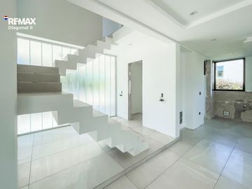 CASA EN VENTA, GREENVILLE, 5 DORM. HUDSON. CENTRAL