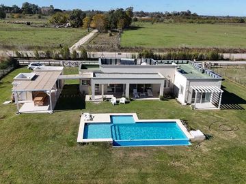 Casa en Venta en Haras El Malacate 5 ambientes
