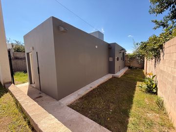 VENTA DÚPLEX 3 DORM CON PATIO Y COCHERA SALDAN