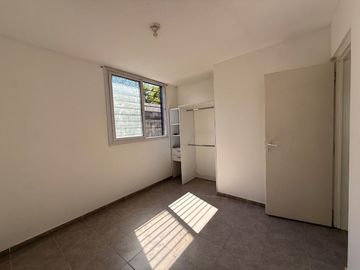VENTA DÚPLEX 3 DORM CON PATIO Y COCHERA SALDAN