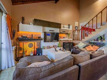 Venta Chalet con quincho y cochera en Loma Hermosa