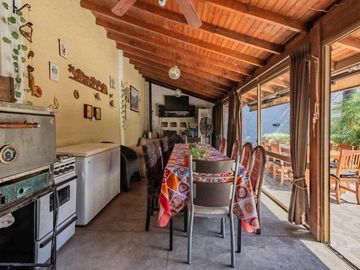 Venta Chalet con quincho y cochera en Loma Hermosa
