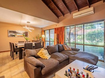 Venta Chalet con quincho y cochera en Loma Hermosa