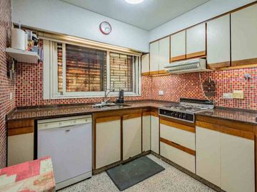 Venta Chalet con quincho y cochera en Loma Hermosa