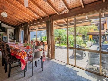 Venta Chalet con quincho y cochera en Loma Hermosa
