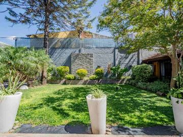 Venta Chalet con quincho y cochera en Loma Hermosa