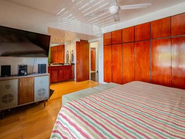 Venta Chalet con quincho y cochera en Loma Hermosa