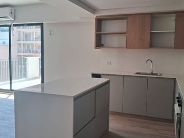 Departamento 3 ambientes con jardin y parrilla.
