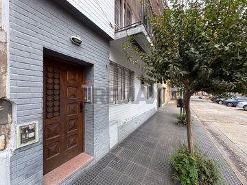 VENTA PH 3 AMB CON PATIO VALENTIN ALSINA CENTRO