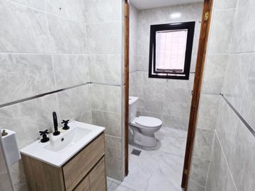VENTA LOCAL COMERCIAL CON PLAYON Y GARAGE