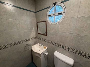 VENTA CASA EN BLOCK 5 AMBIENTES Y 2 DEPARTAMENTOS