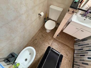 VENTA CASA EN BLOCK 5 AMBIENTES Y 2 DEPARTAMENTOS