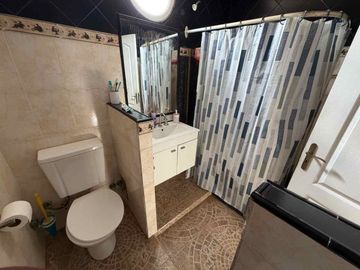 VENTA CASA EN BLOCK 5 AMBIENTES Y 2 DEPARTAMENTOS