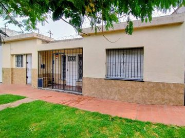 VENTA CASA 3 AMB + DEPTO 2 AMB B.Florencio Sanchez