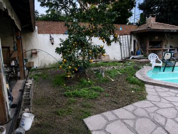 CASA 6 AMB CON PILETA Y QUINCHO EN VILLA MARTELLI