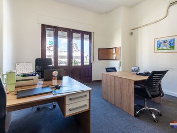 VENTA OFICINA EN ESQUINA SAN NICOLAS
