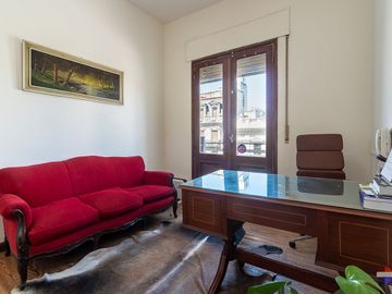 VENTA OFICINA EN ESQUINA SAN NICOLAS