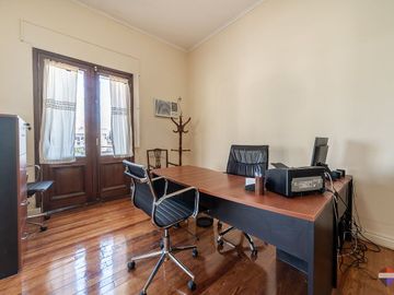 VENTA OFICINA EN ESQUINA SAN NICOLAS