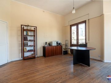 VENTA OFICINA EN ESQUINA SAN NICOLAS