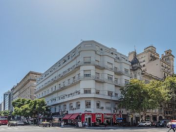 VENTA OFICINA EN ESQUINA SAN NICOLAS