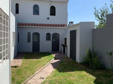 VENTA CASA PARQUE VELEZ SARSFIELD 5 DORMITORIOS