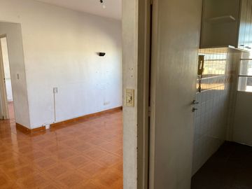 2 AMBIENTES SUPER LUMINOSO  10 METROS DE BALCON