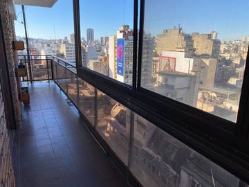2 AMBIENTES SUPER LUMINOSO  10 METROS DE BALCON