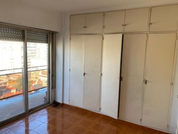 2 AMBIENTES SUPER LUMINOSO  10 METROS DE BALCON