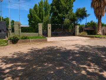 Quincho y Pileta en barrio Privado Quinta Esencia
