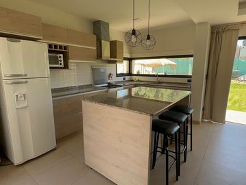 CASA EN ALQUILER BARRIO FURLOTTI, MAIPÚ, MENDOZA.