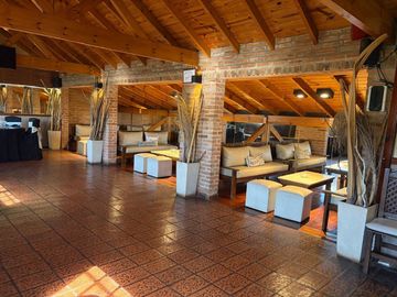 ALQUILER LOCAL EN ESQUINA - HOY SALÓN DE FIESTAS