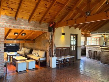ALQUILER LOCAL EN ESQUINA - HOY SALÓN DE FIESTAS