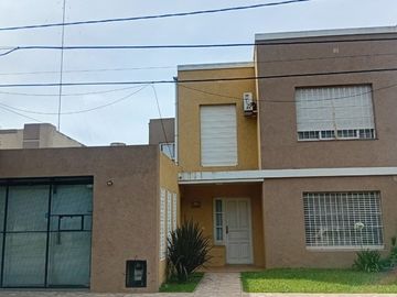CASA EN VENTA , 4 AMBIENTES I LUJAN I APTO CREDITO