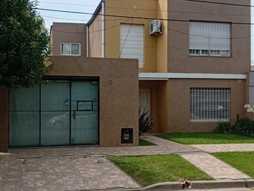 CASA EN VENTA , 4 AMBIENTES I LUJAN I APTO CREDITO