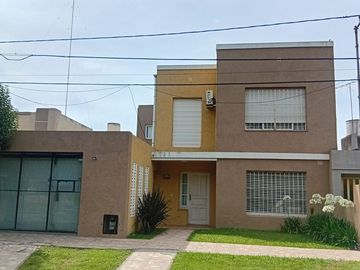 CASA EN VENTA , 4 AMBIENTES I LUJAN I APTO CREDITO
